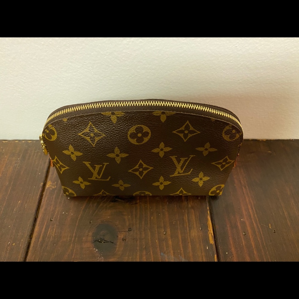Louis Vuitton cosmetic pouch - Picture 2 of 13
